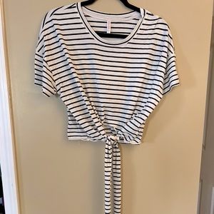 XL Xhilaration white and black striped crop top ties front